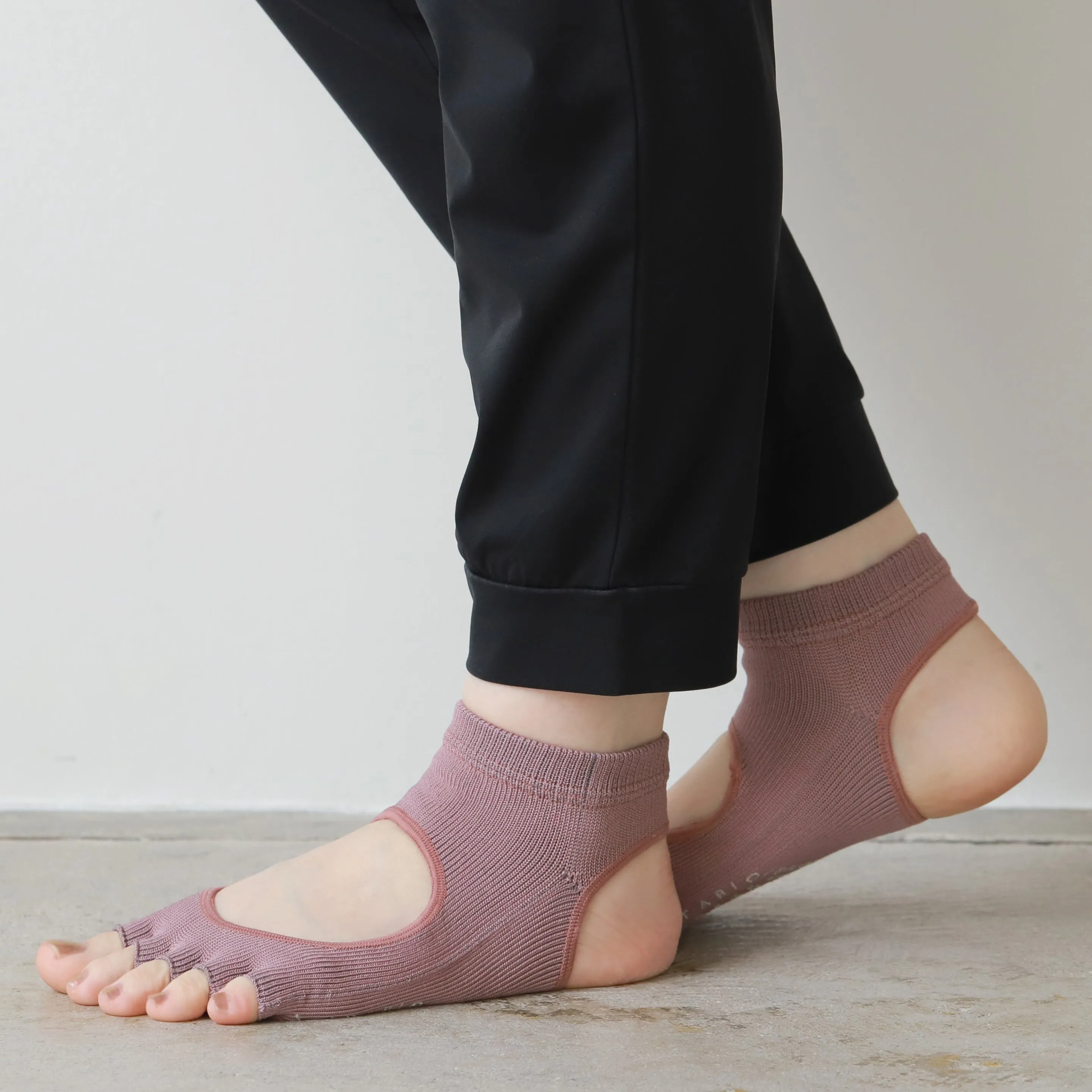 051120018 Fitness Open Toes Airy Trainer Socks