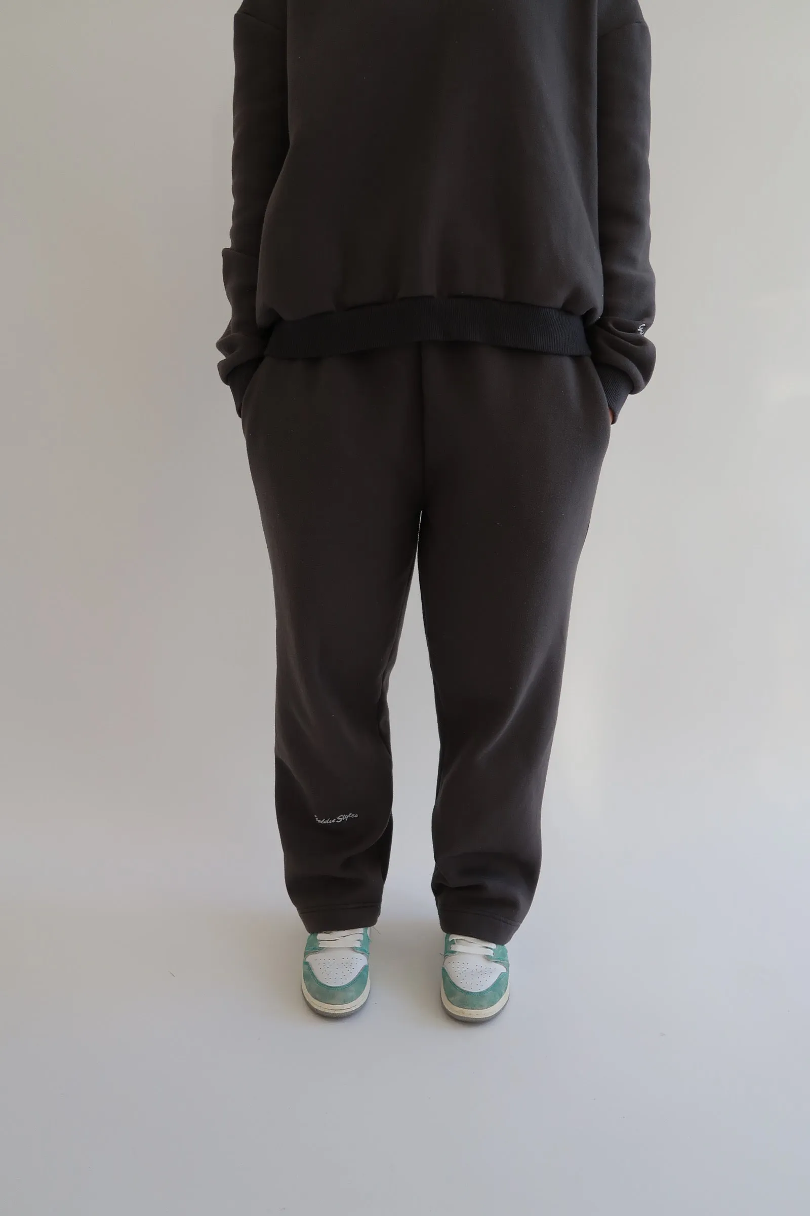 Angie Straight Joggers in Earl Grey