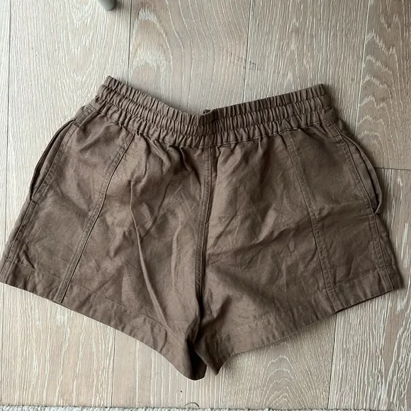 Apiece Apart trail short brown Size Small Like new.