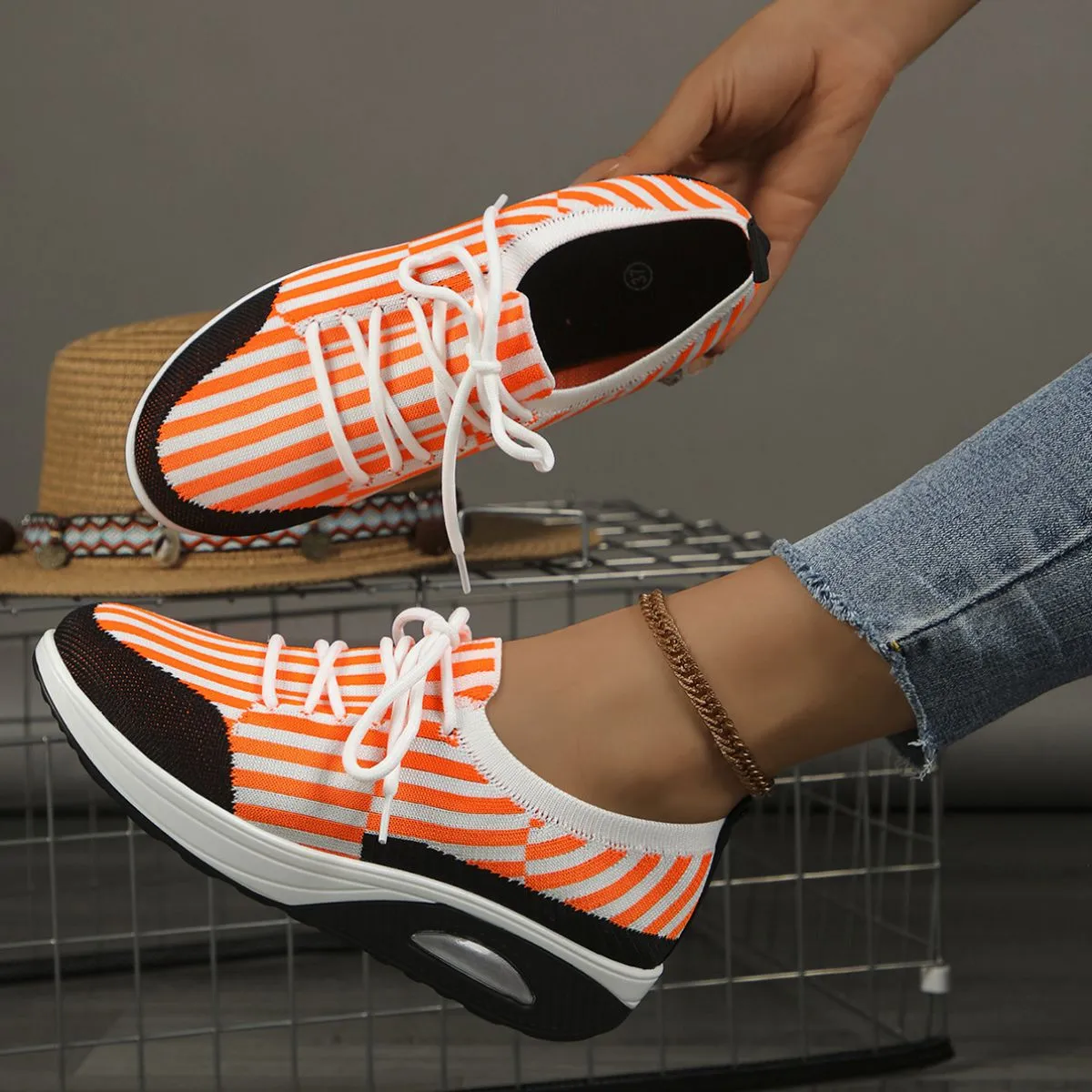 Breathable Mesh Round Toe Athletic
