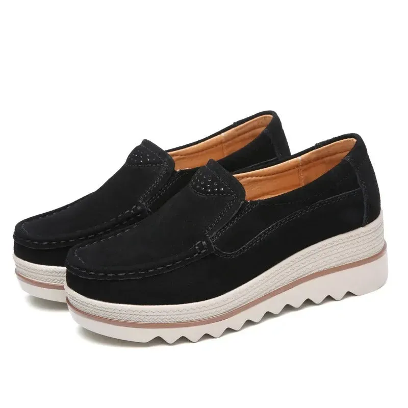 Breathable moccasins for women