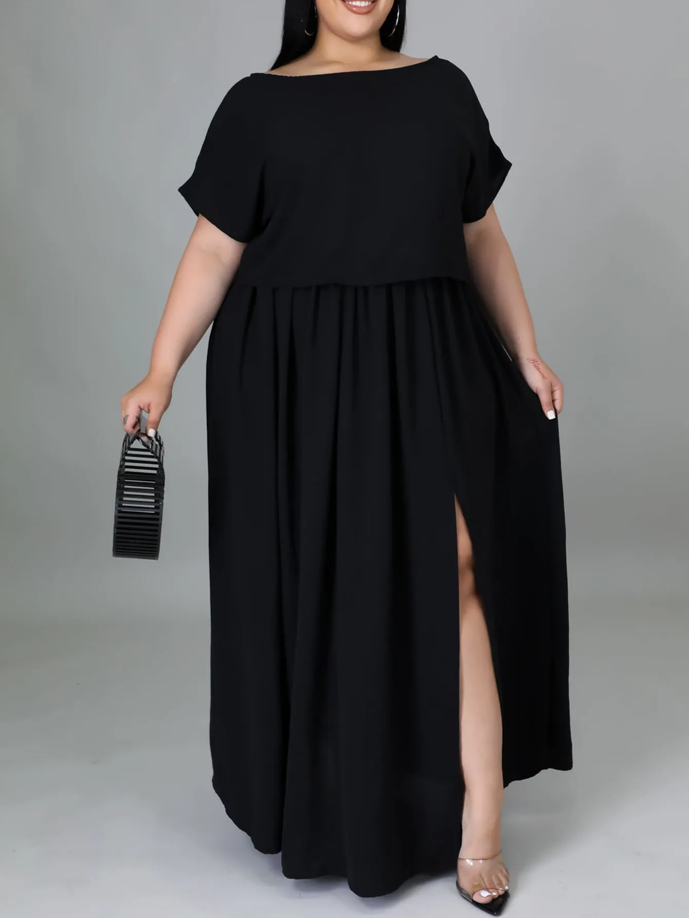 Elegant Round Neck Plus-Size Maxi Dress with Side Slit for Summer Sophistication