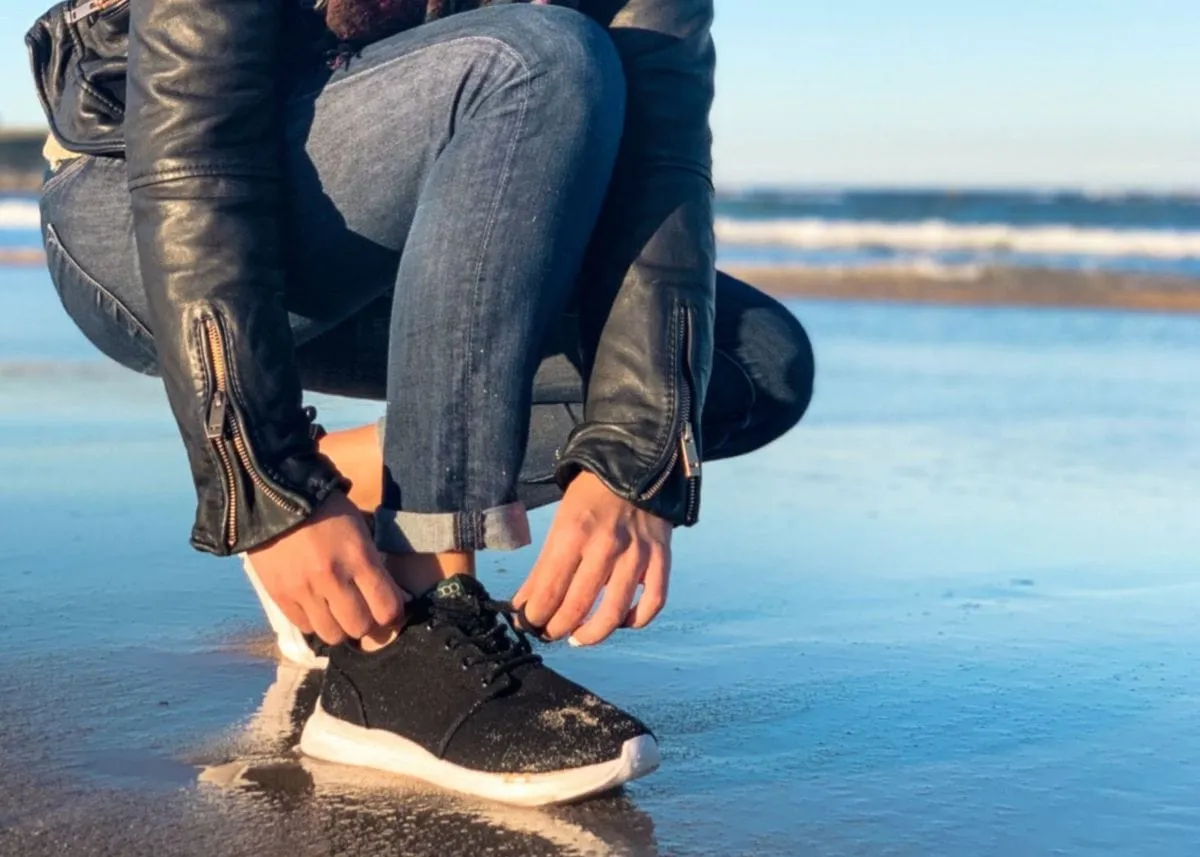 Explorer V2 Men's Vegan Hemp Trainers | Black & White