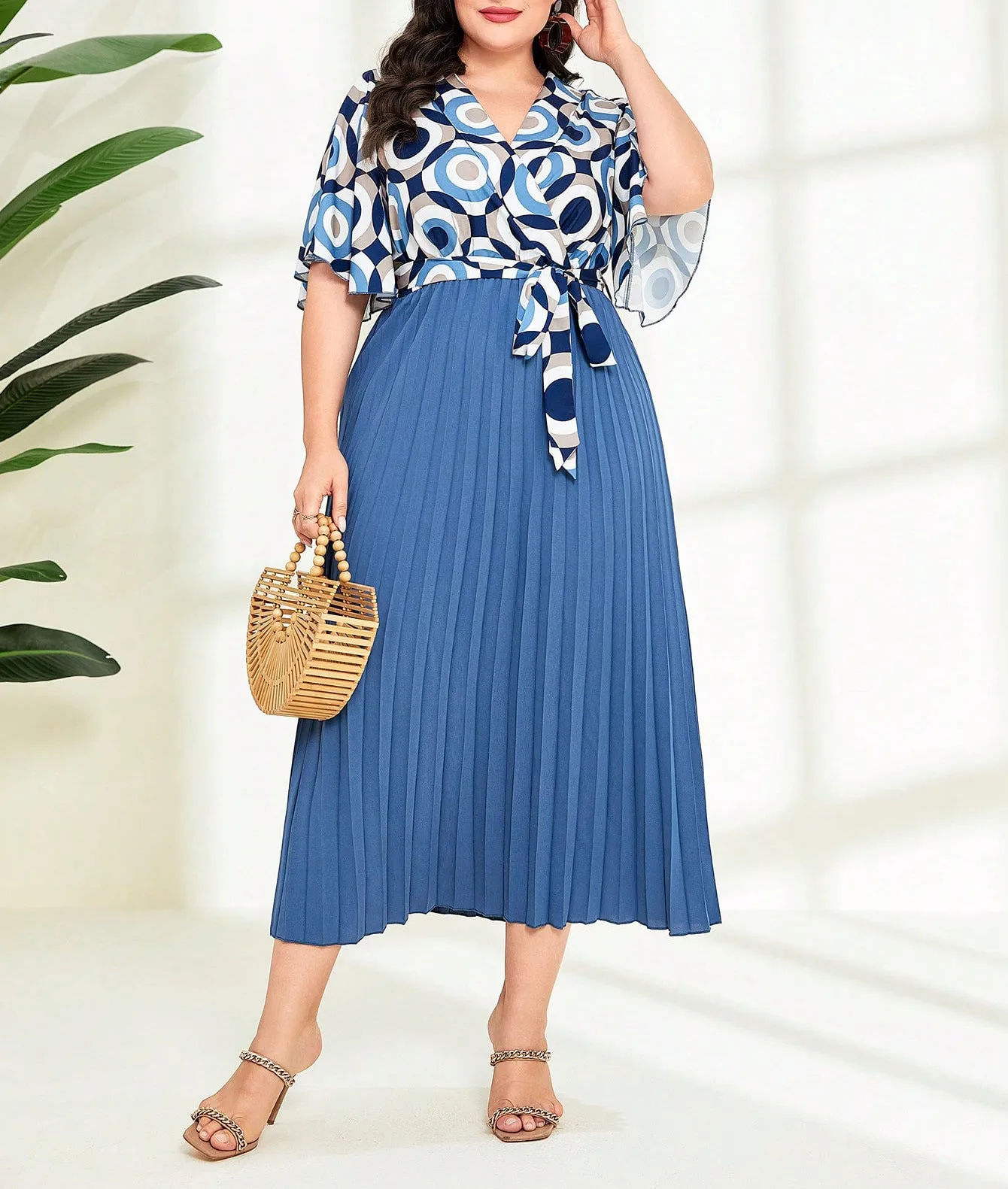 Graceful Geometric Print Pleated Maxi Dress with Waist Tie