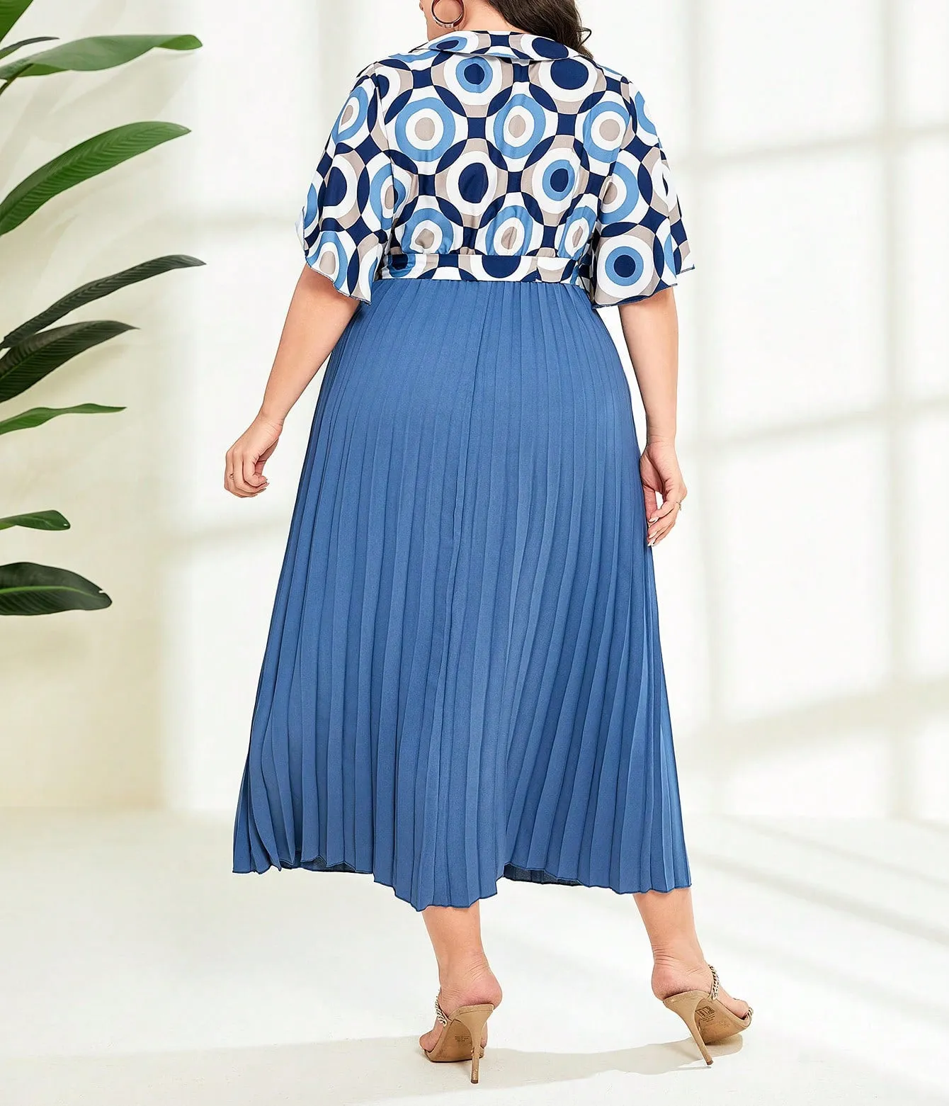 Graceful Geometric Print Pleated Maxi Dress with Waist Tie