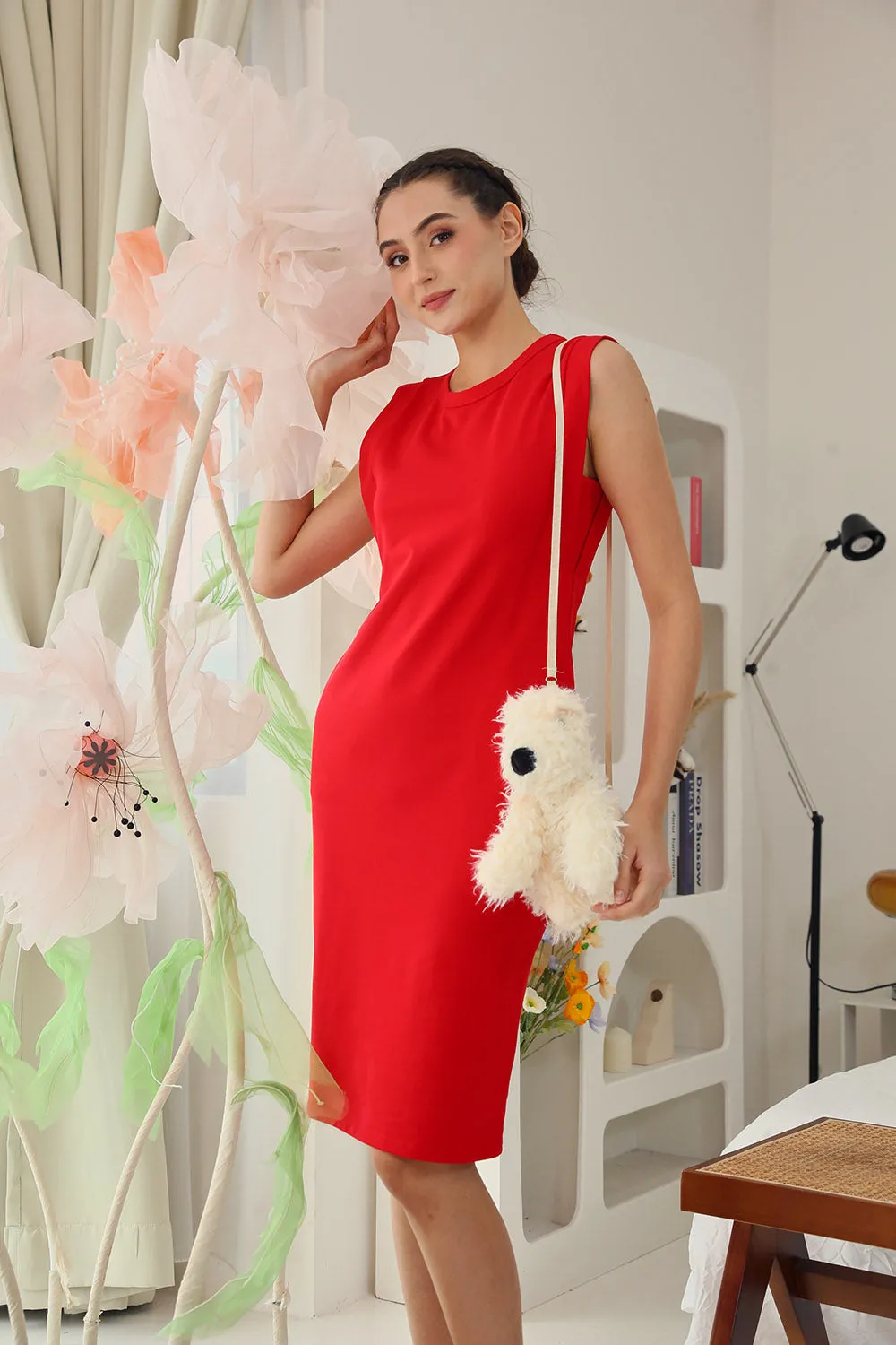 Karlotta Sleeveless Fitted Dress in Red
