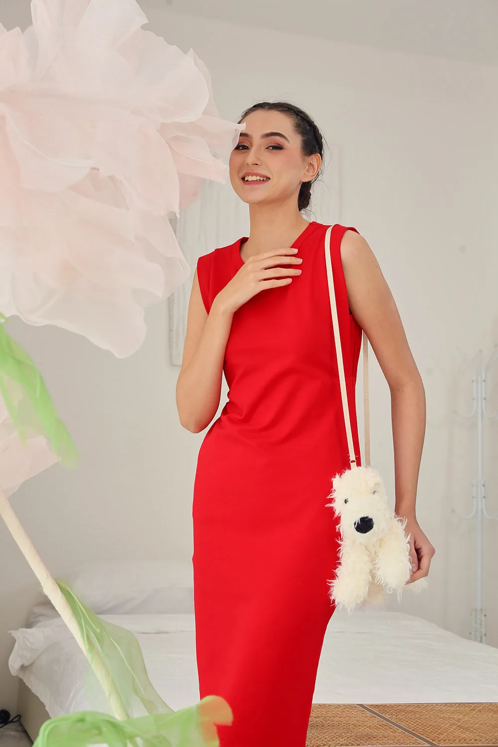 Karlotta Sleeveless Fitted Dress in Red