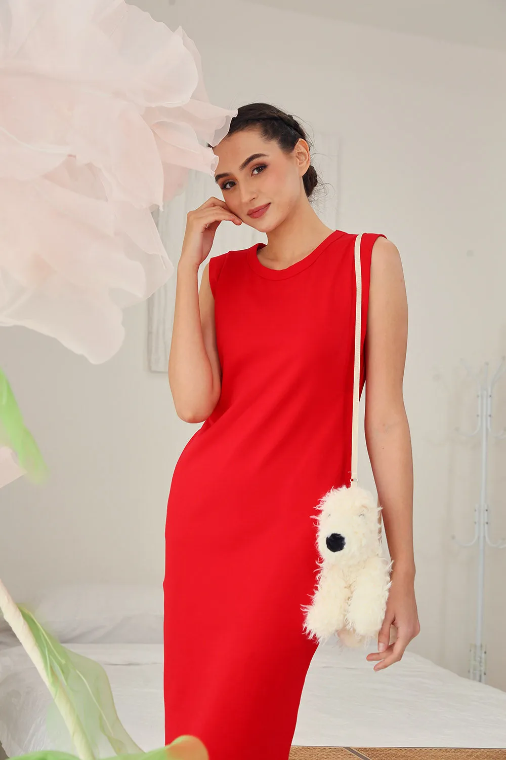 Karlotta Sleeveless Fitted Dress in Red