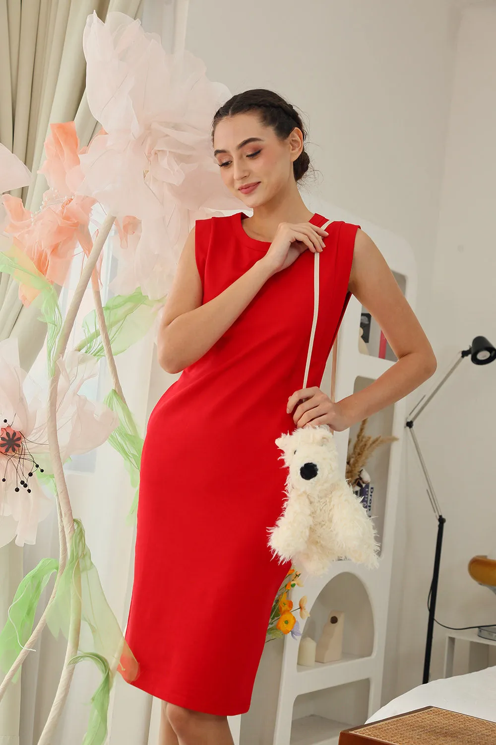 Karlotta Sleeveless Fitted Dress in Red