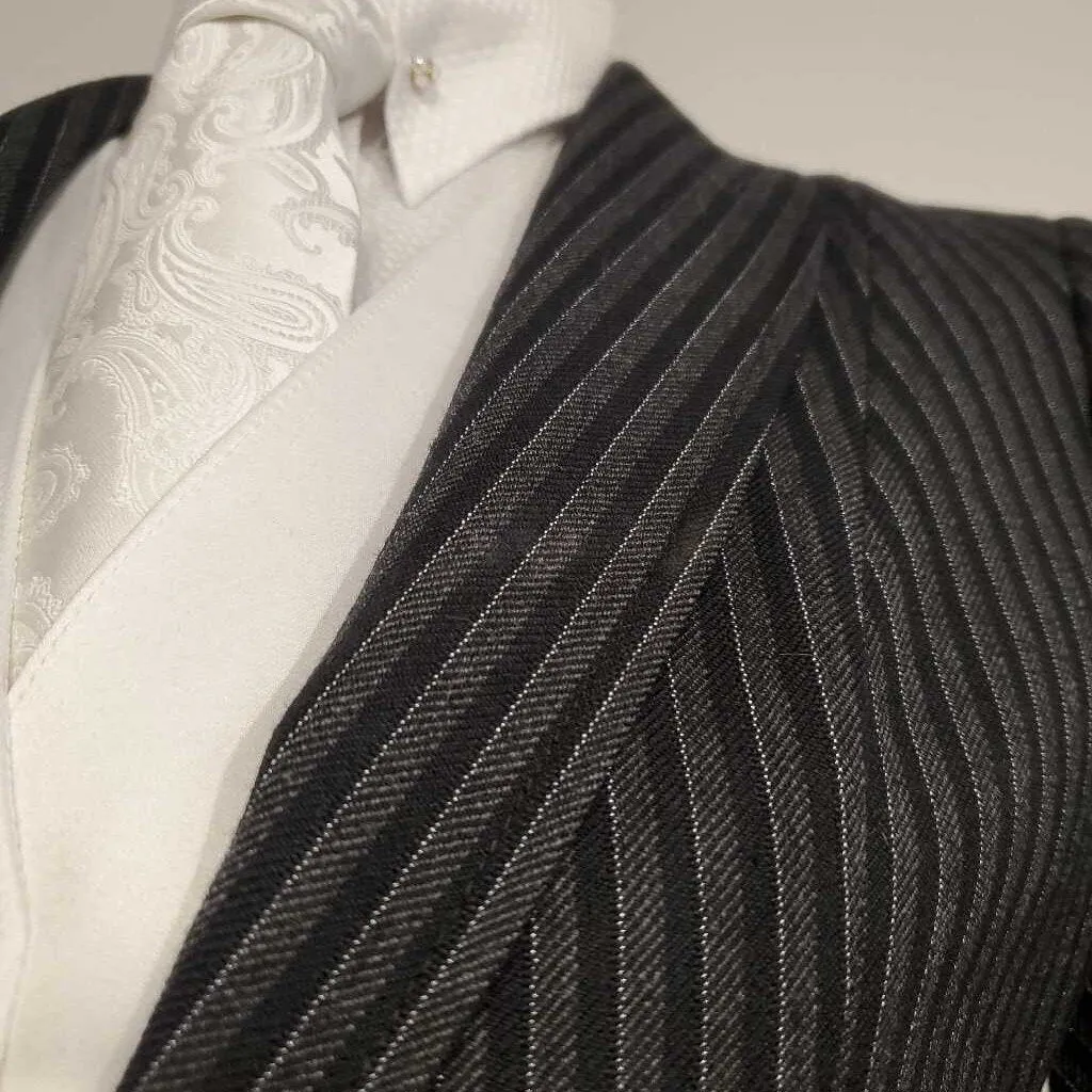 Reed Hill 8 Black Grey Stripe DayCoat
