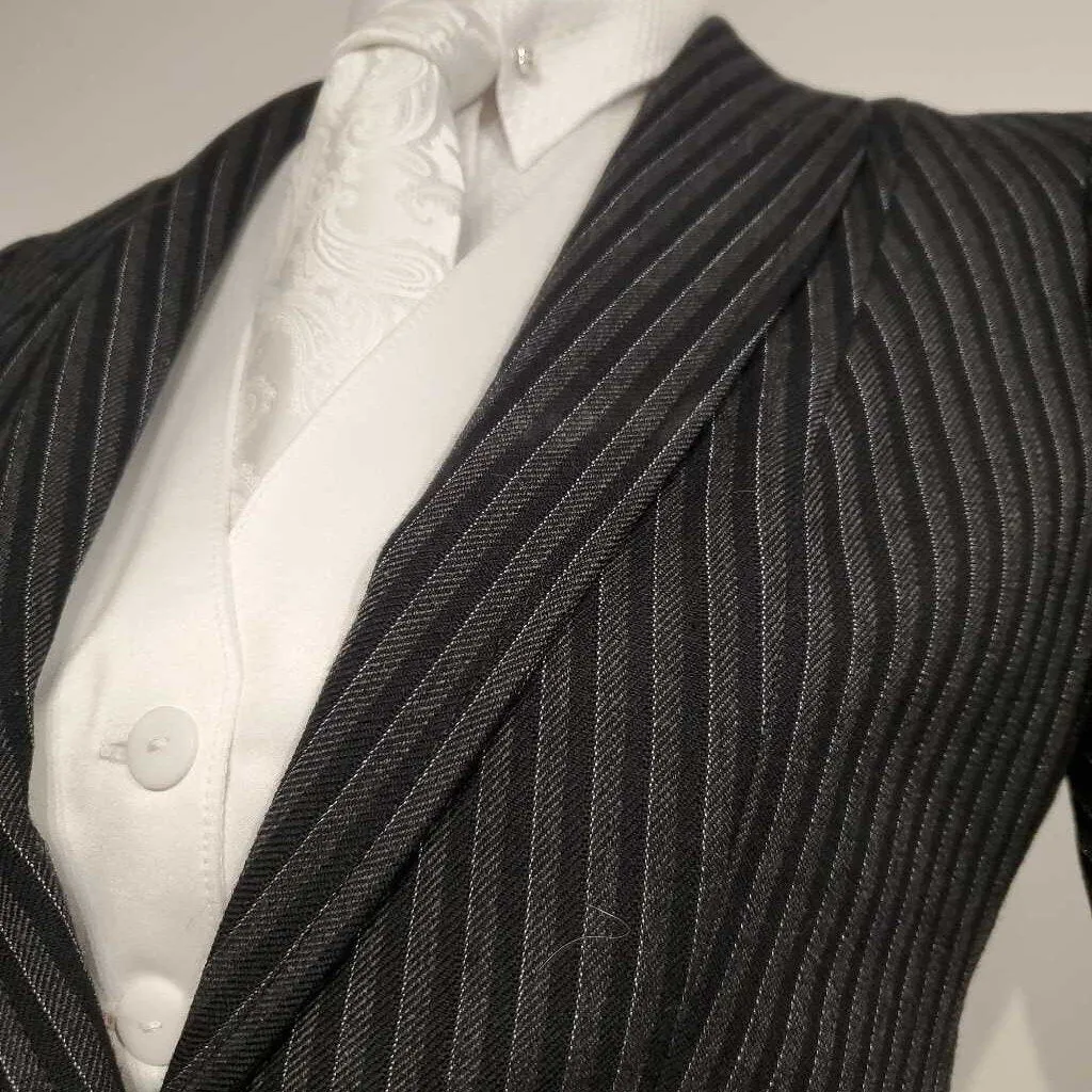 Reed Hill 8 Black Grey Stripe DayCoat
