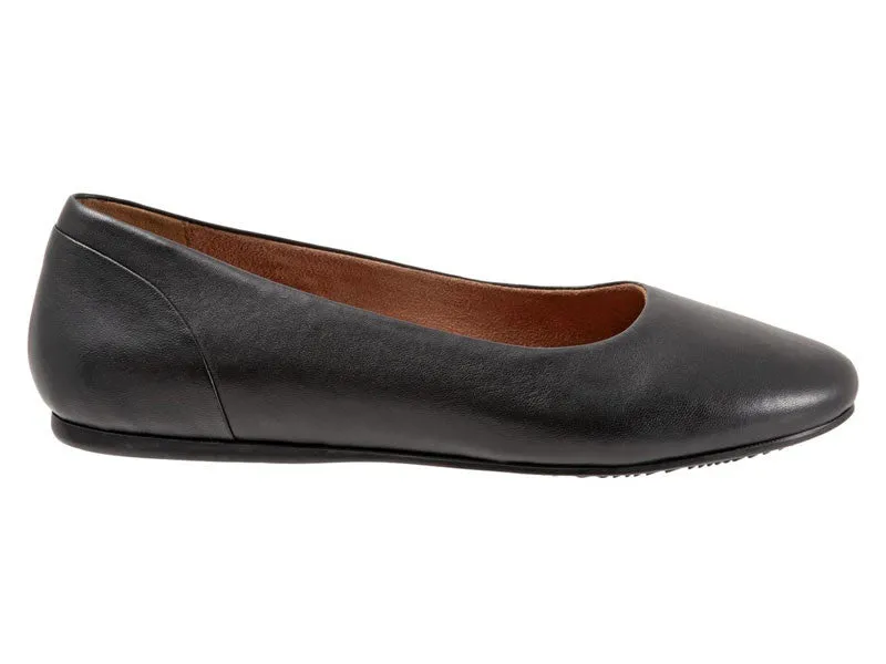Softwalk Shiraz - Women's Flat